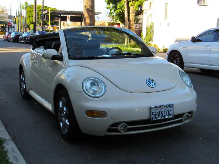 CREAM, 2003 VOLKSWAGEN NEW BEETLE Image 3