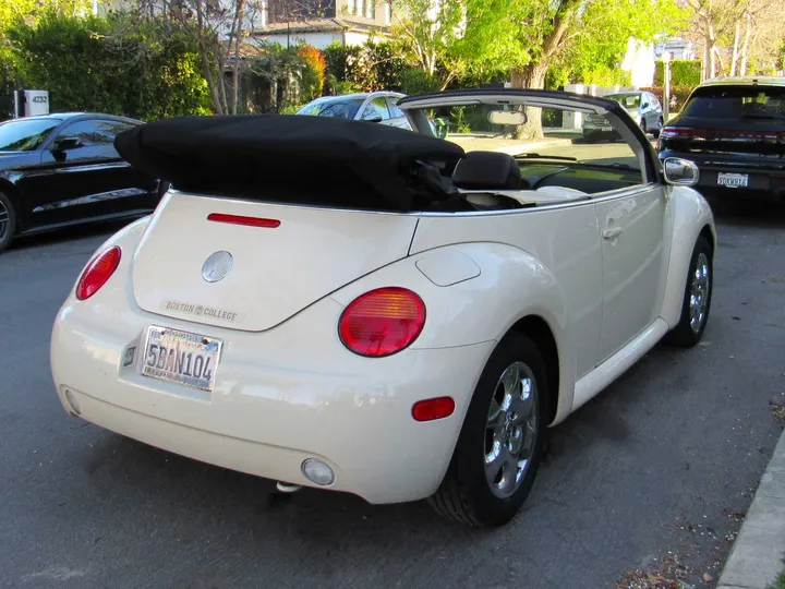 CREAM, 2003 VOLKSWAGEN NEW BEETLE Image 4