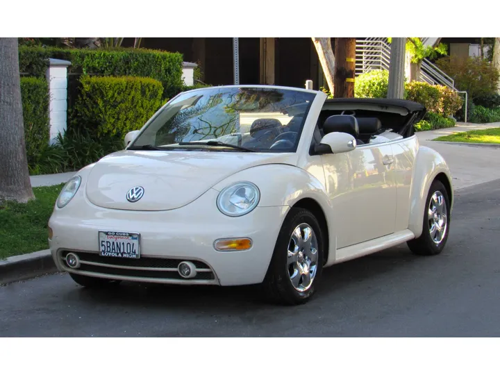 CREAM, 2003 VOLKSWAGEN NEW BEETLE Image 1