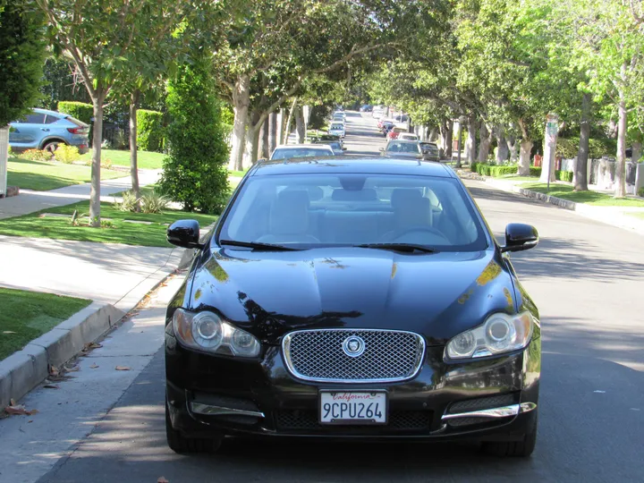 2011 JAGUAR XF Image 2