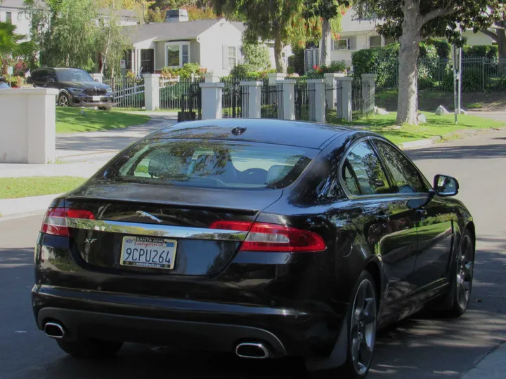 2011 JAGUAR XF Image 4