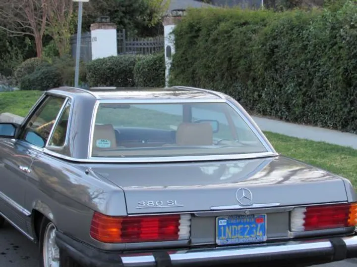 GRAY, 1985 MERCEDES-BENZ 380SL Image 11