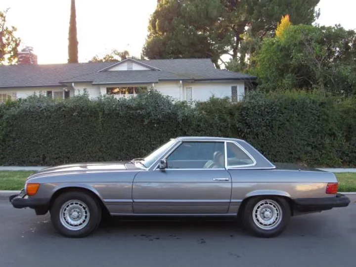 GRAY, 1985 MERCEDES-BENZ 380SL Image 13