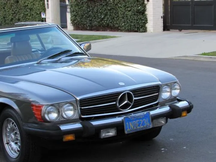 GRAY, 1985 MERCEDES-BENZ 380SL Image 5