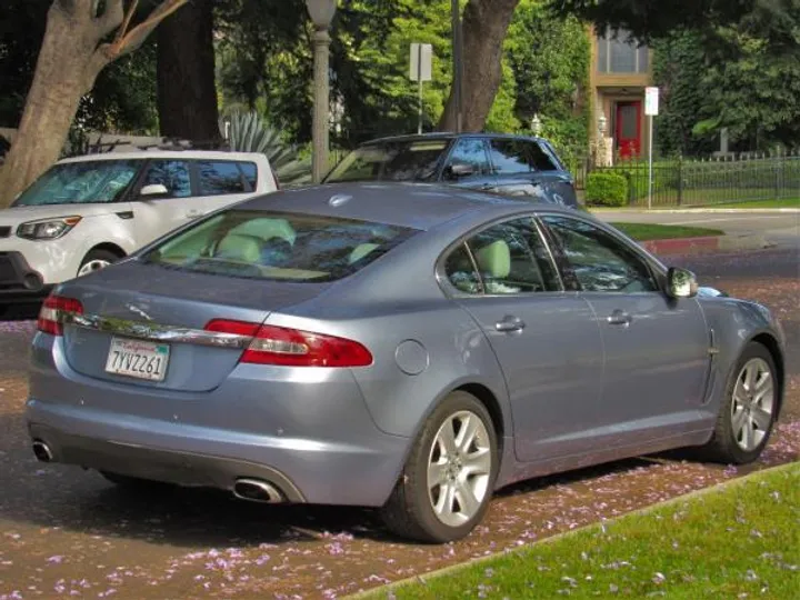 BLUE, 2009 JAGUAR XF Image 5