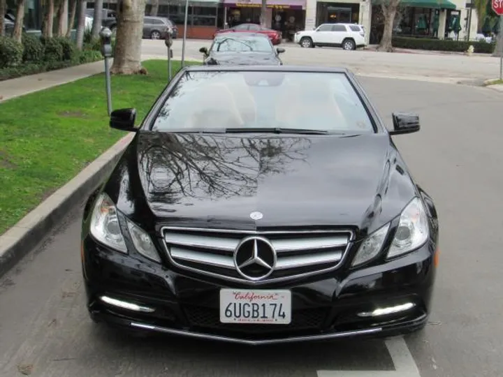 BLACK, 2012 MERCEDES-BENZ E-CLASS Image 2