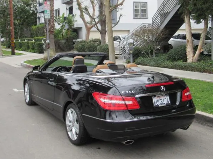 BLACK, 2012 MERCEDES-BENZ E-CLASS Image 5