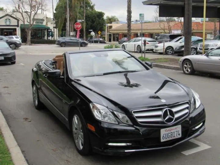 BLACK, 2012 MERCEDES-BENZ E-CLASS Image 7