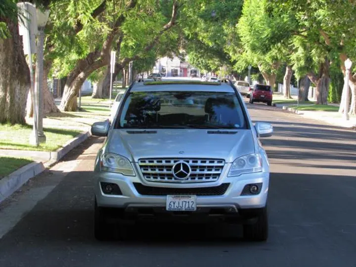 SILVER, 2010 MERCEDES-BENZ M-CLASS Image 2