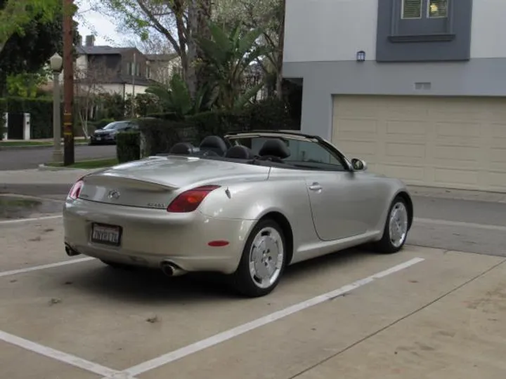 GRAY, 2002 LEXUS SC 430 Image 4