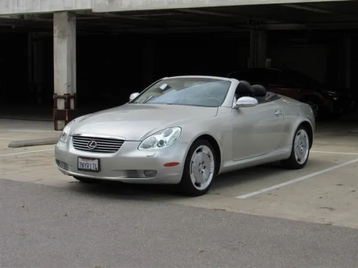 GRAY, 2002 LEXUS SC 430 Image 1