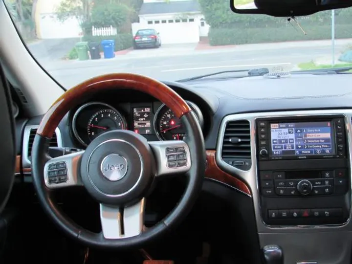 BLACK, 2012 JEEP GRAND CHEROKEE Image 17