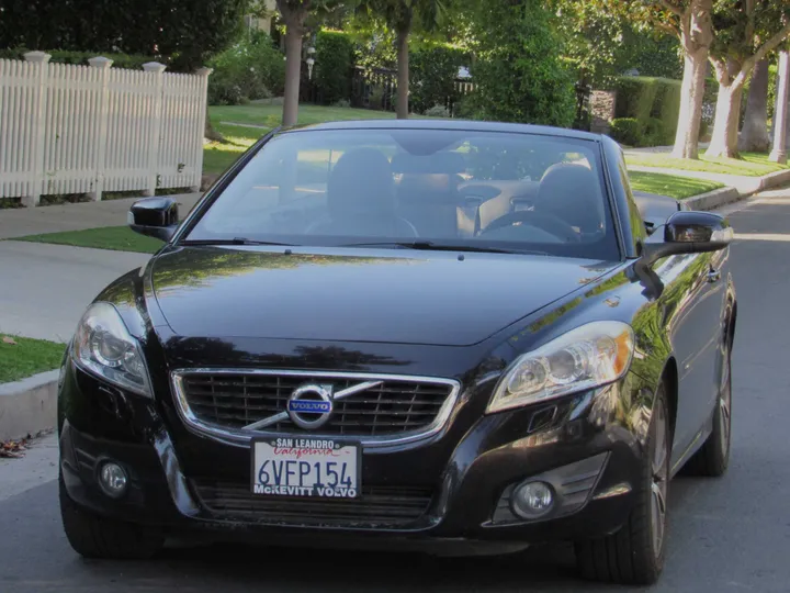 2011 VOLVO C70 Image 2