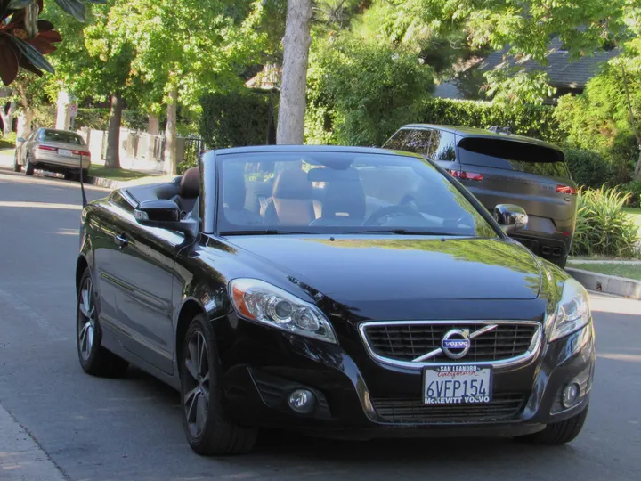 2011 VOLVO C70 Image 4