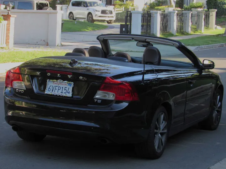 2011 VOLVO C70 Image 5