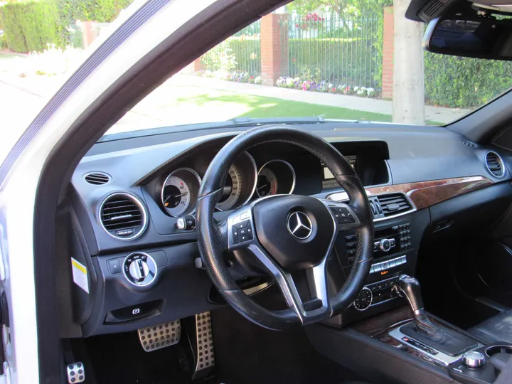 2014 MERCEDES-BENZ C-CLASS Image 11