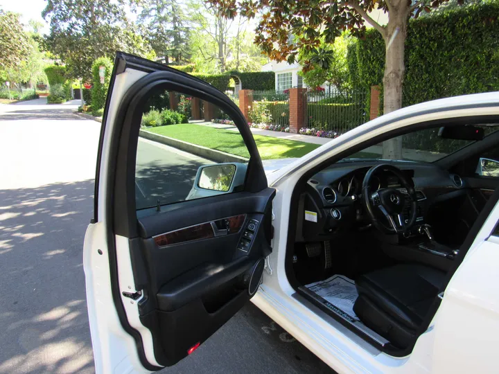 2014 MERCEDES-BENZ C-CLASS Image 12