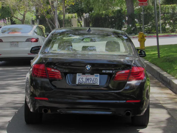 2011 BMW 5 SERIES Image 5