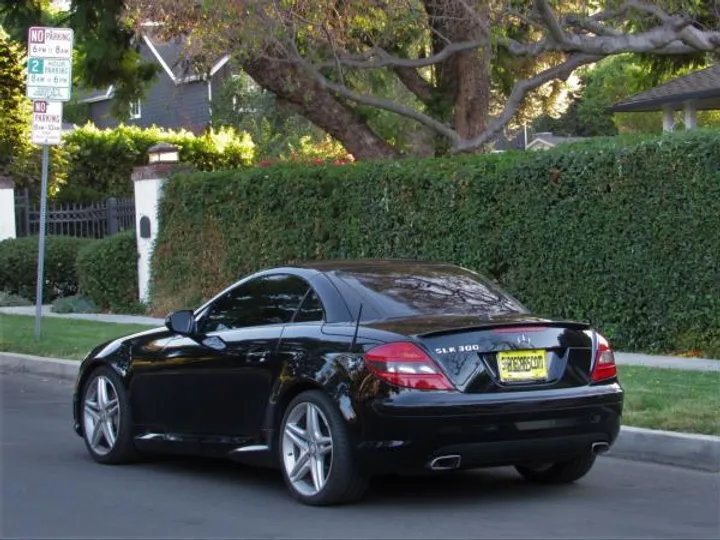 BLACK, 2011 MERCEDES-BENZ SLK-CLASS Image 6