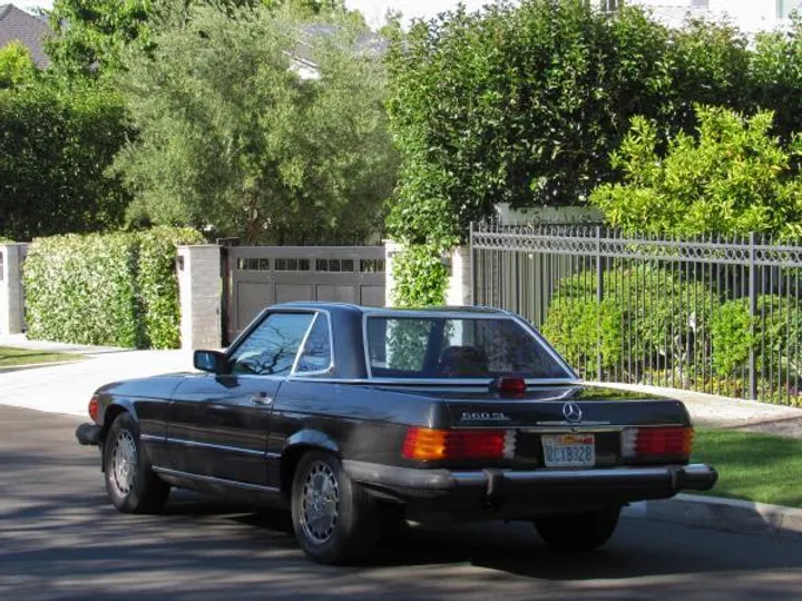 GRAY, 1986 MERCEDES-BENZ 560SL Image 5