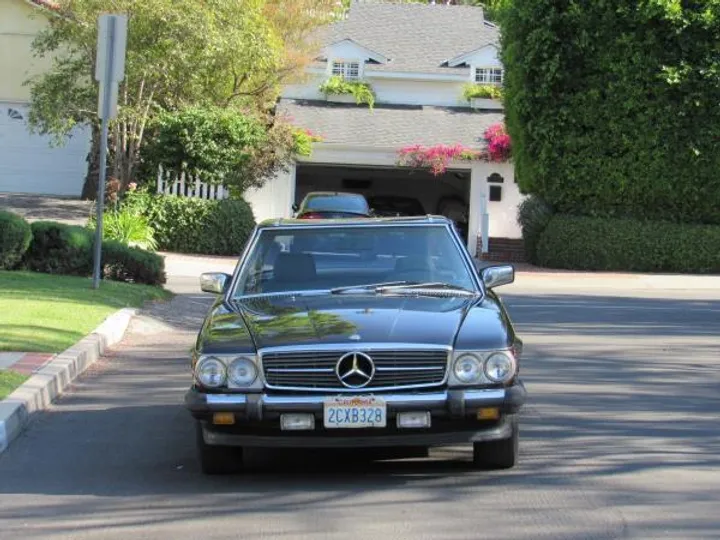 GRAY, 1986 MERCEDES-BENZ 560SL Image 2