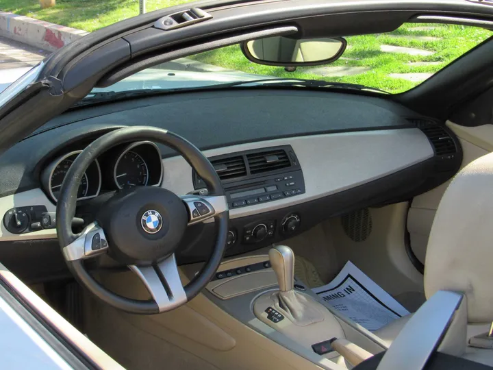 2005 BMW Z4 Image 11