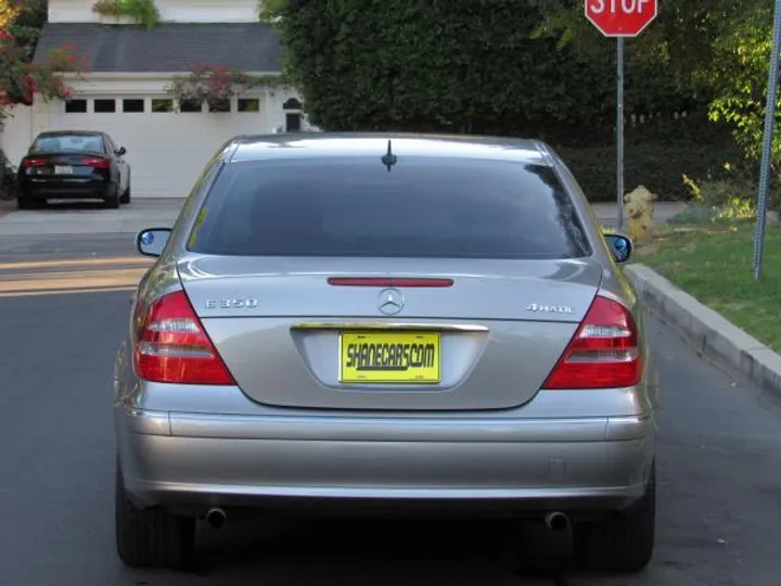 GRAY, 2006 MERCEDES-BENZ E-CLASS Image 5