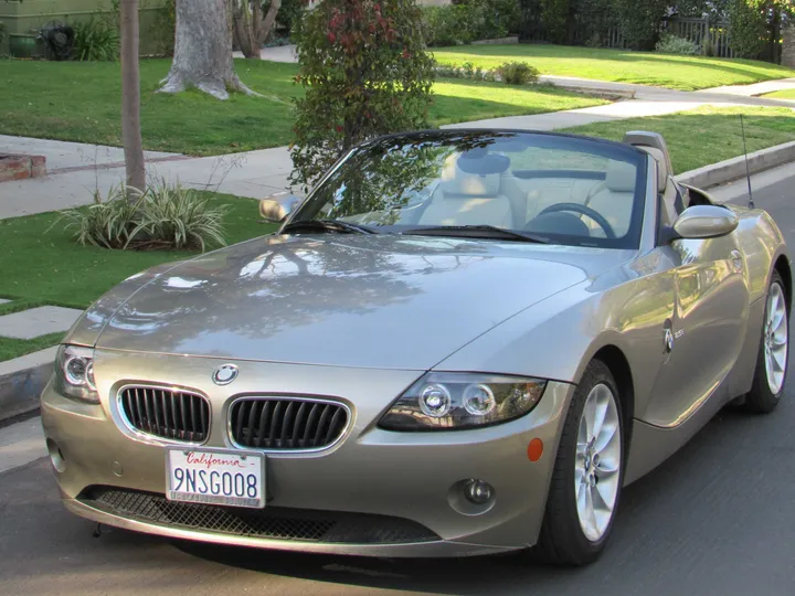GOLD, 2005 BMW Z4 Image 2