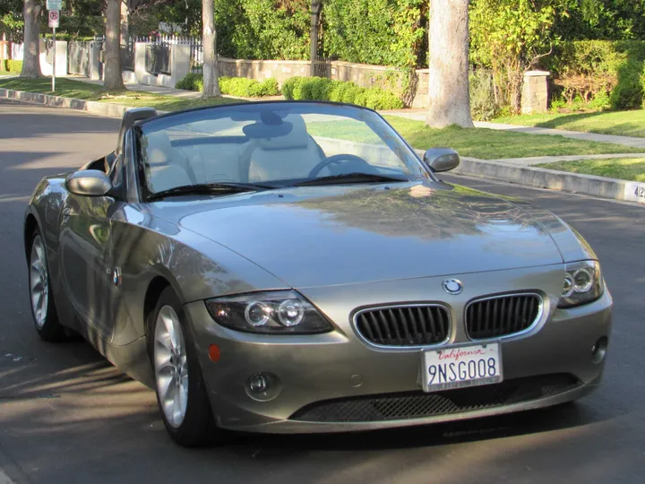 GOLD, 2005 BMW Z4 Image 4