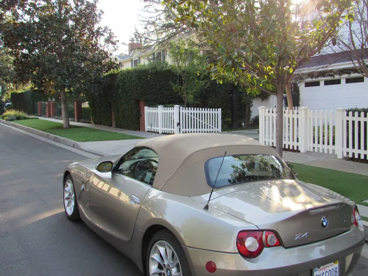 GOLD, 2005 BMW Z4 Image 21