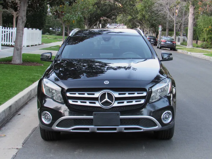 BLACK, 2018 MERCEDES-BENZ GLA Image 2