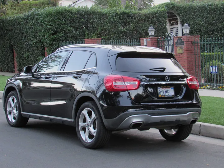 BLACK, 2018 MERCEDES-BENZ GLA Image 6