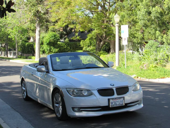 2013 BMW 3 SERIES Image 3