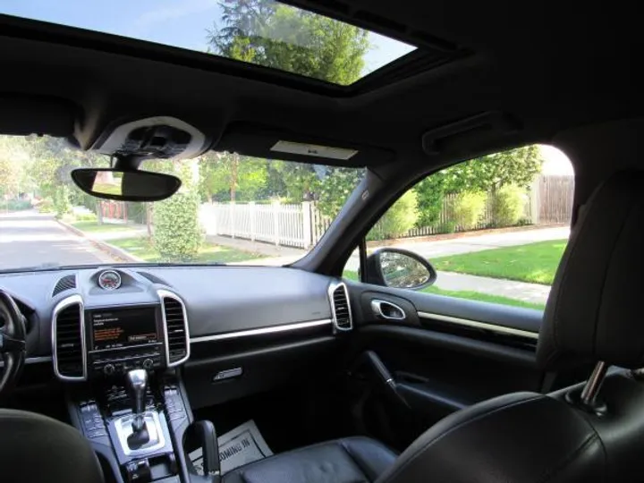 BLACK, 2014 PORSCHE CAYENNE Image 15