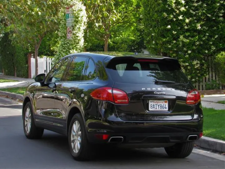 BLACK, 2014 PORSCHE CAYENNE Image 6