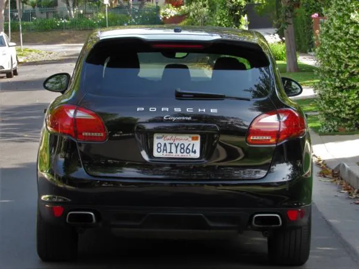 BLACK, 2014 PORSCHE CAYENNE Image 5