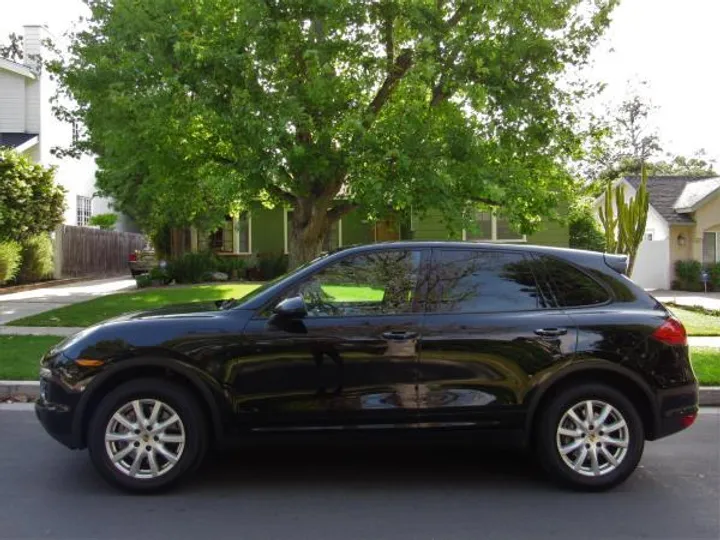 BLACK, 2014 PORSCHE CAYENNE Image 7