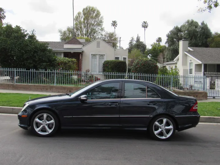 2005 MERCEDES-BENZ C-CLASS Image 8