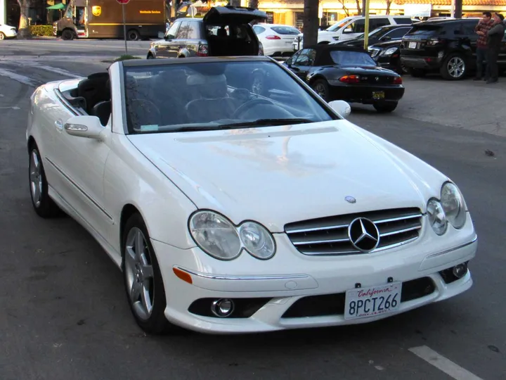 WHITE, 2009 MERCEDES-BENZ CLK-CLASS Image 3