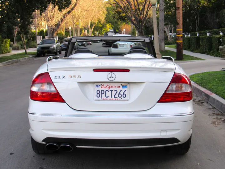 WHITE, 2009 MERCEDES-BENZ CLK-CLASS Image 5