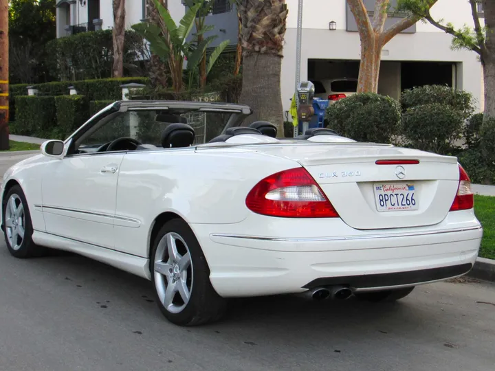 WHITE, 2009 MERCEDES-BENZ CLK-CLASS Image 6