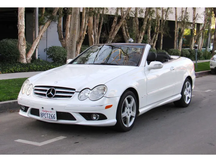 WHITE, 2009 MERCEDES-BENZ CLK-CLASS Image 1