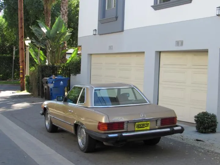 GOLD, 1981 MERCEDES-BENZ 380SL Image 6