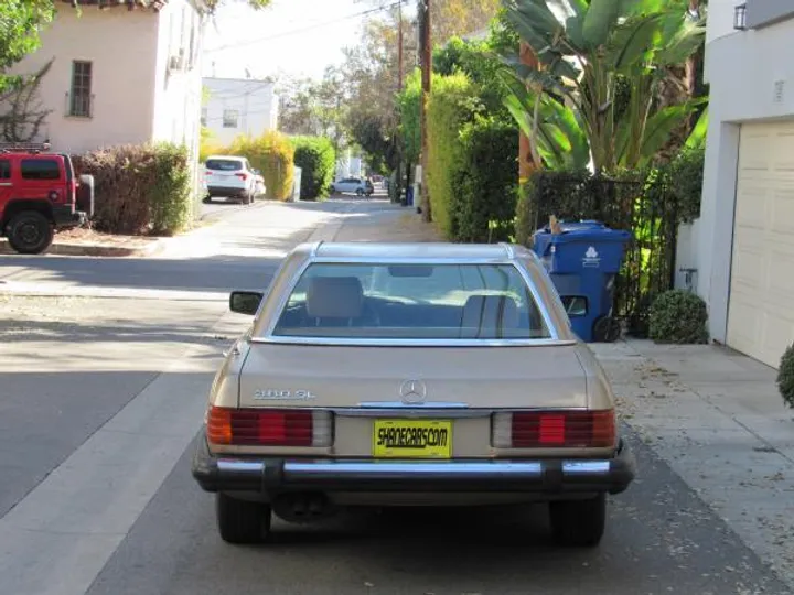 GOLD, 1981 MERCEDES-BENZ 380SL Image 5