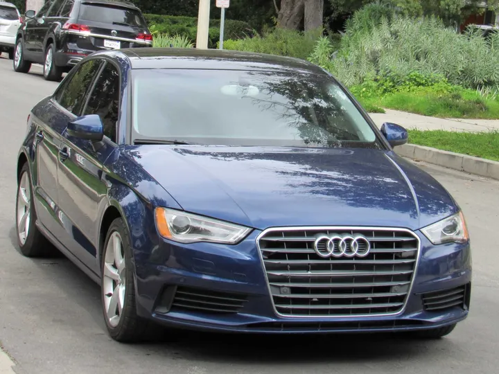 2015 AUDI A3 Image 3