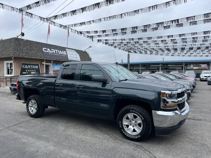 GRAY, 2018 CHEVROLET SILVERADO 1500 DOUBLE CAB Image 2