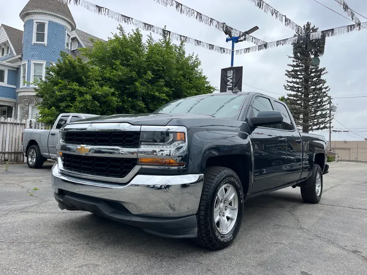 GRAY, 2018 CHEVROLET SILVERADO 1500 DOUBLE CAB Image 8