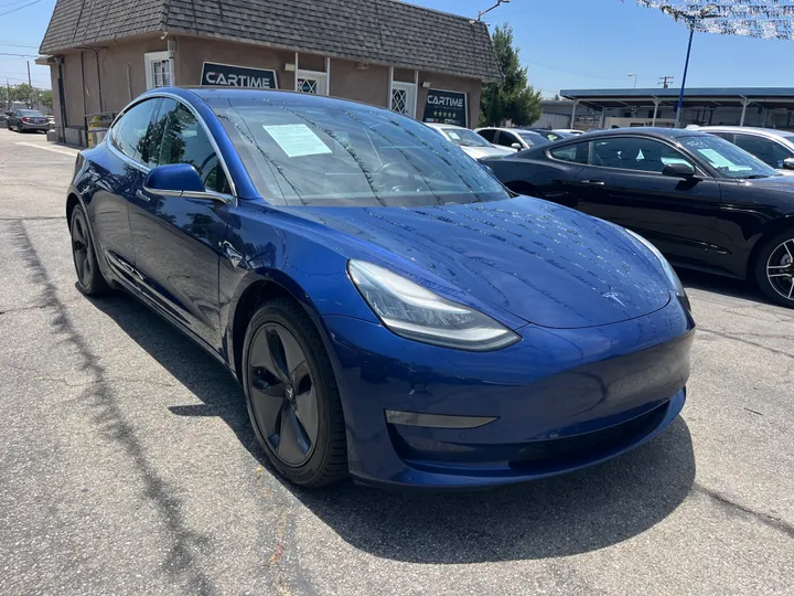 BLUE, 2019 TESLA MODEL 3 MID RANGE Image 4