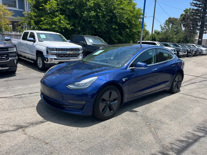 BLUE, 2019 TESLA MODEL 3 MID RANGE Image 5