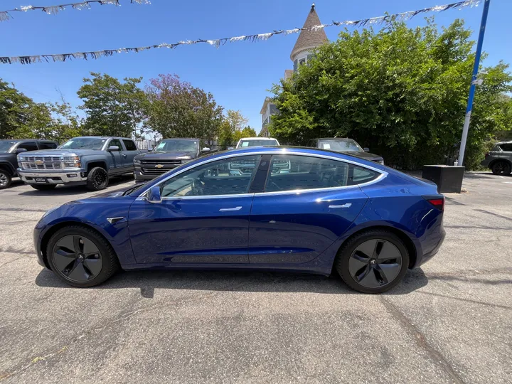 BLUE, 2019 TESLA MODEL 3 MID RANGE Image 19